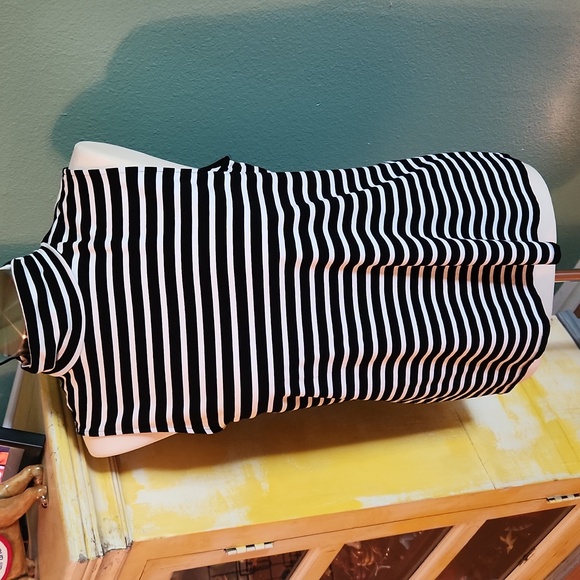 Chico's sleeveless ultimate tee. - Picture 1 of 7